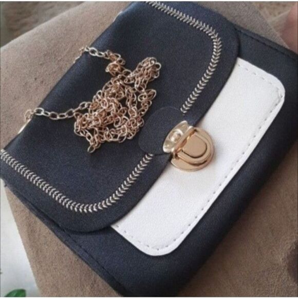 Super soft and sexy purse exactly as pictured - Picture 2 of 4